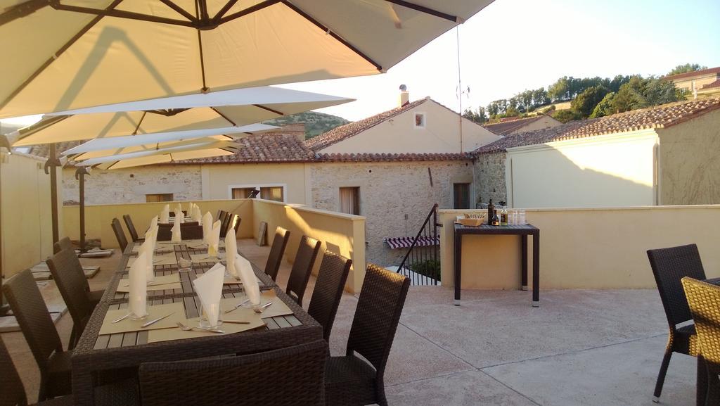 Abas Ristorante Pizzeria Affittacamere Ales Exterior photo